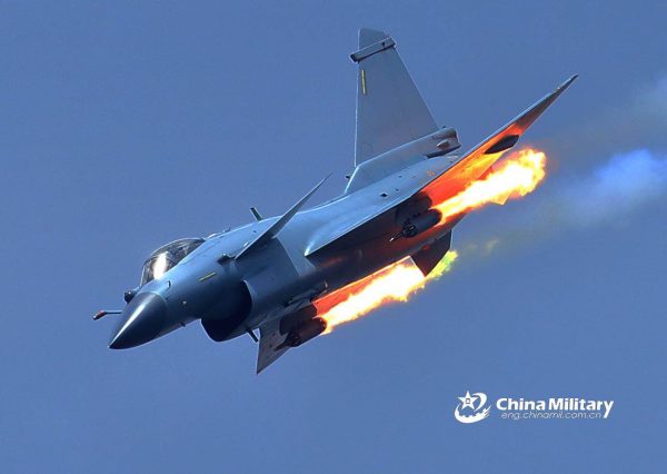 Tiongkok mengerahkan jet tempur J-10;  Seorang pejuang Tentara Pembebasan Rakyat dituduh menyerang helikopter Australia dengan suar