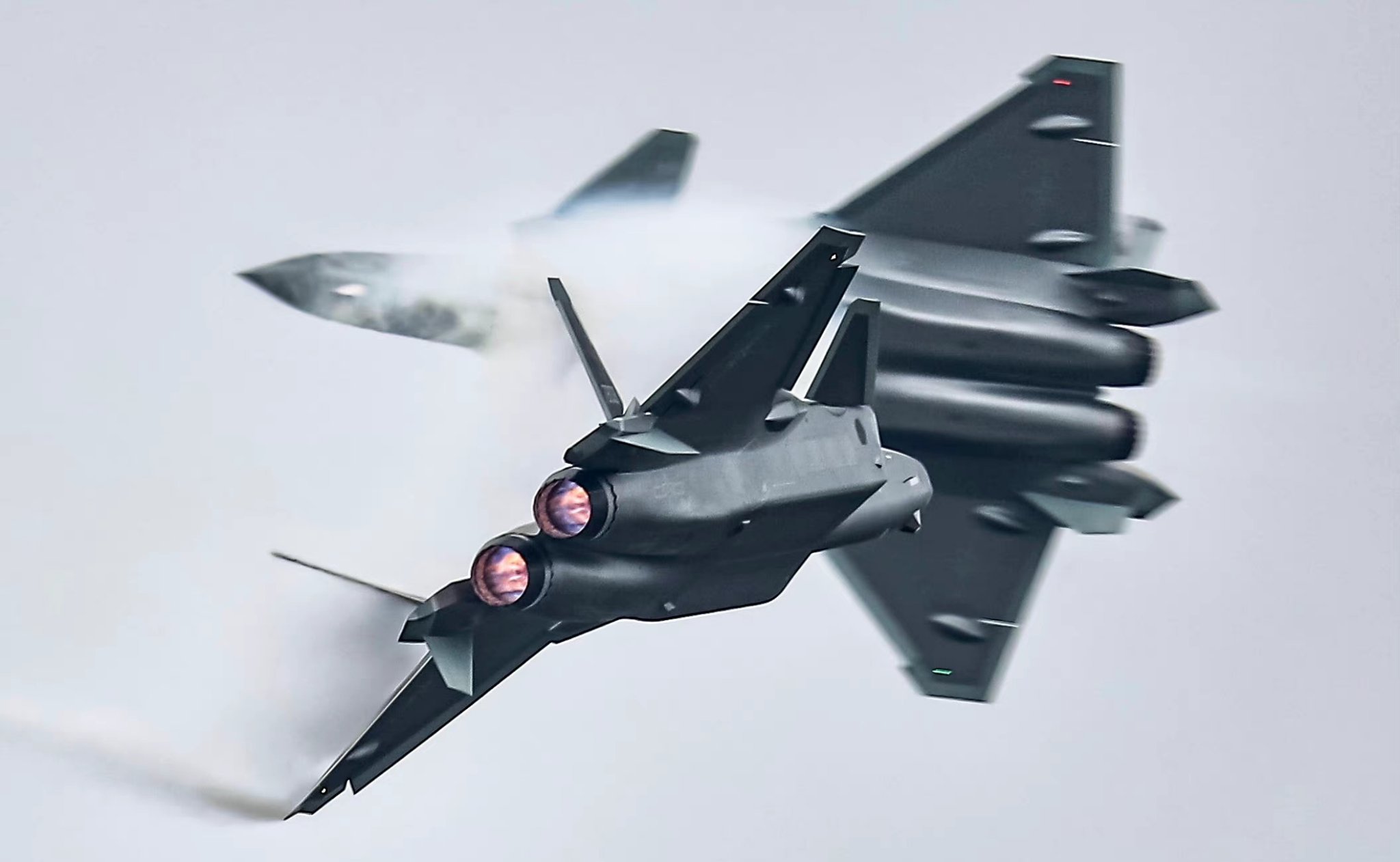 China exhibits fighter jet engine with 2D thrust vectoring control