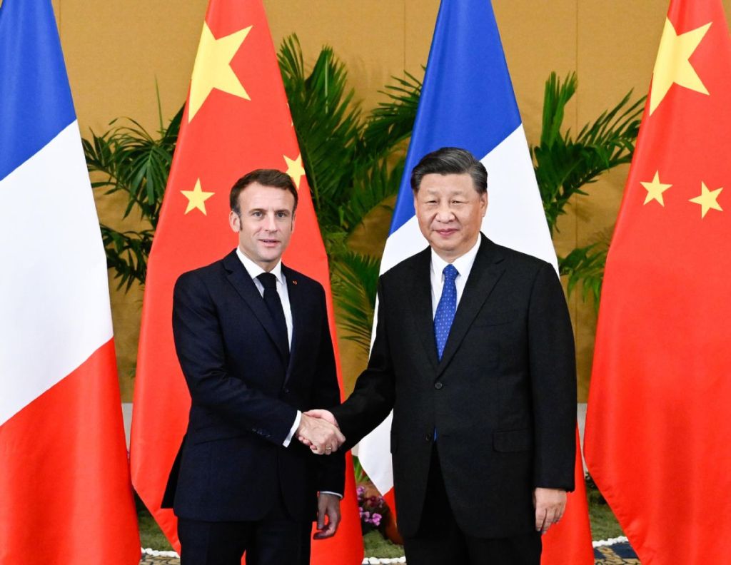 President Xi Jinping meets with French President Emmanuel Macron