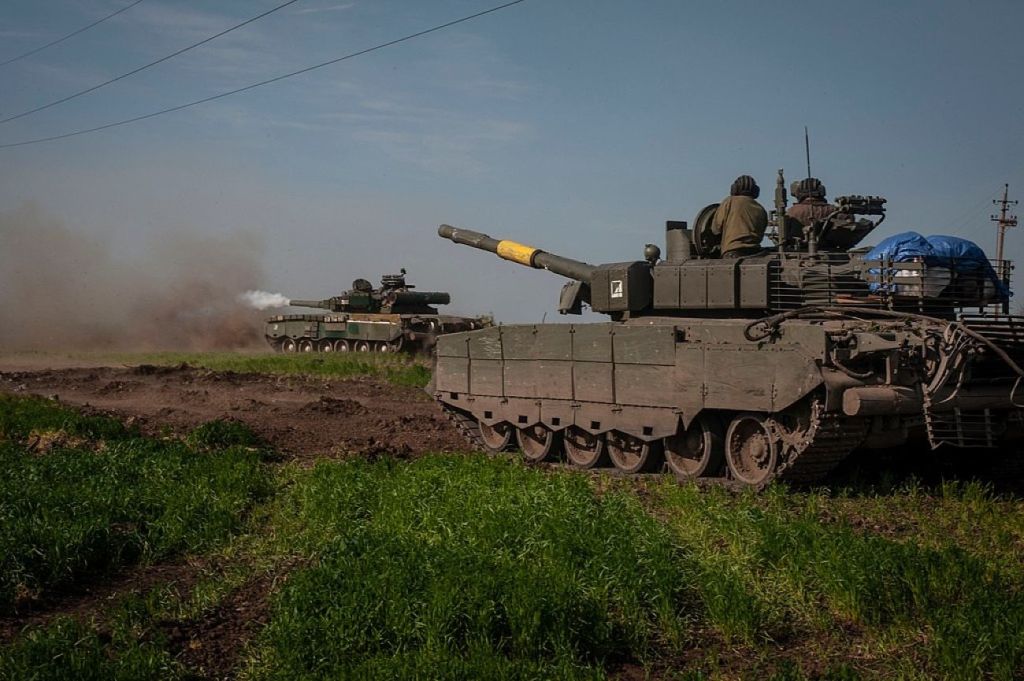Captured Russian T-80s used by Ukraine