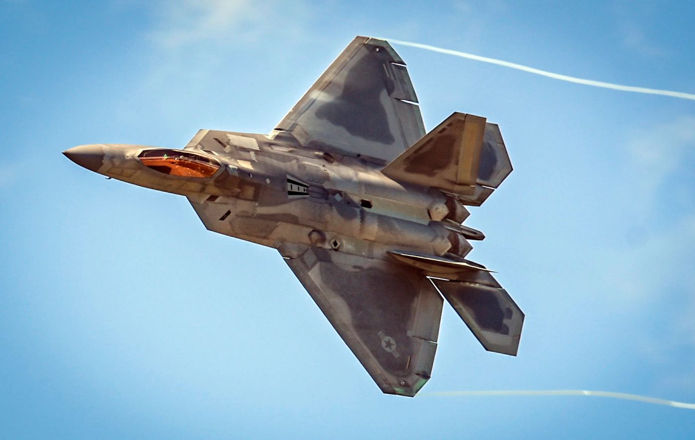 Kit Construction F-22 Raptor Fighter Jet En Blocs - 1837 Pièces - Modèle Militaire Détaillé Avec Support - Cadeau Adulte/ado 14+