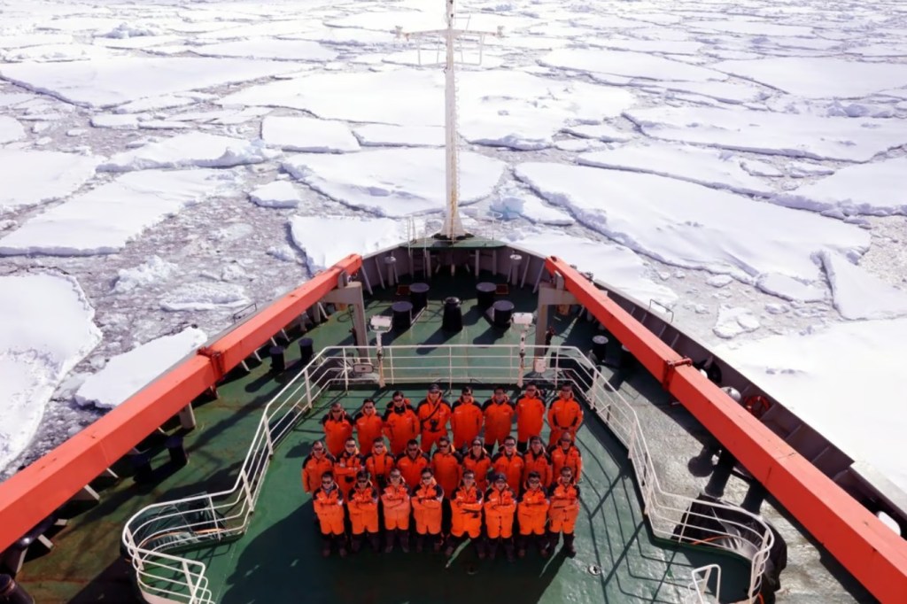 China's first icebreaker Xuelong 1