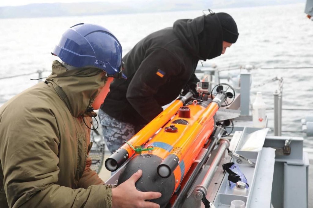 Ukrainian personnel seen on the Chernigiv minesweeper, formerly the Royal Navy’s Ramsey, with the SeaFox-I ROV