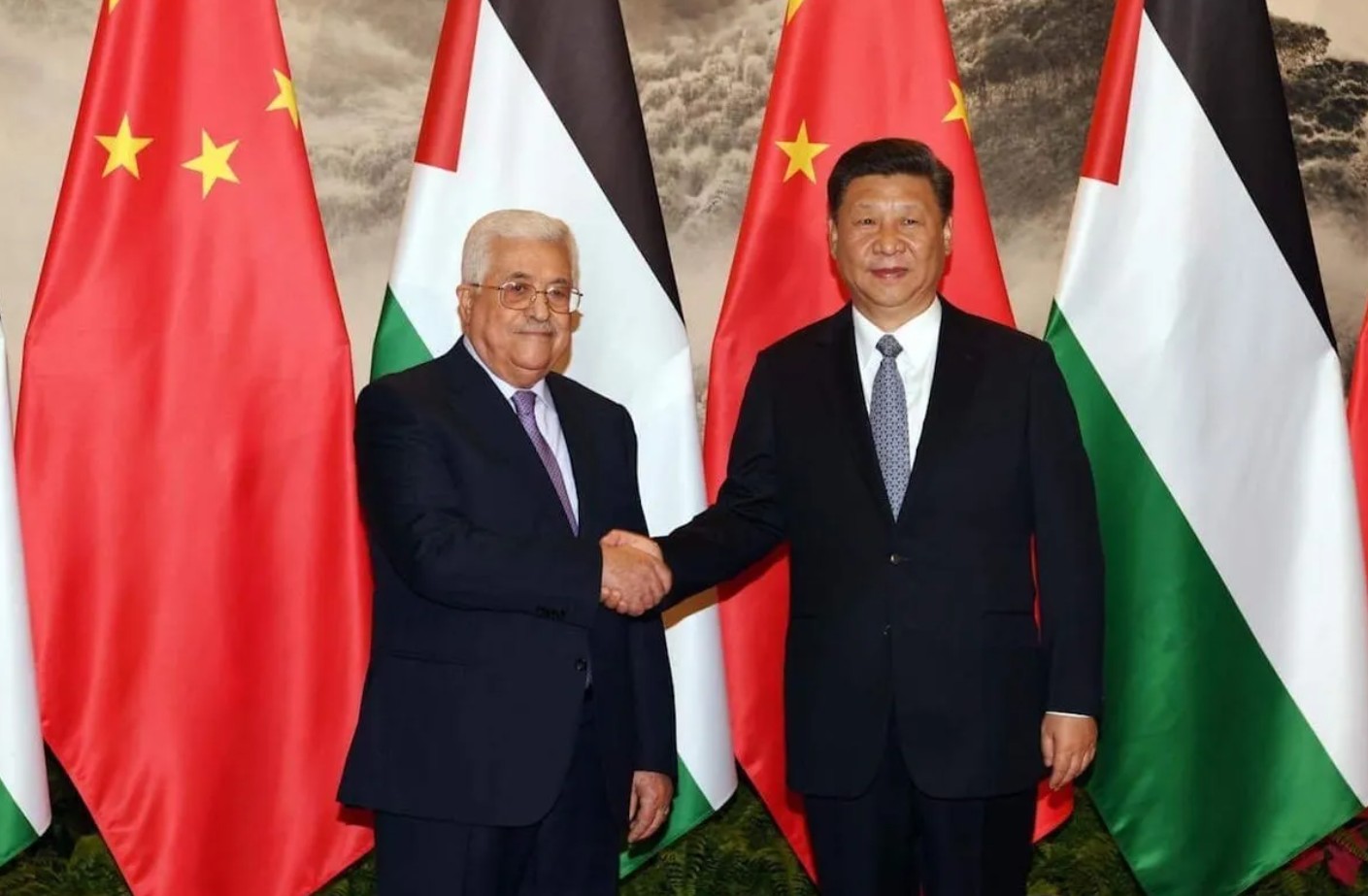 Palestinian President Mahmoud Abbas with Chinese President Xi Jinping