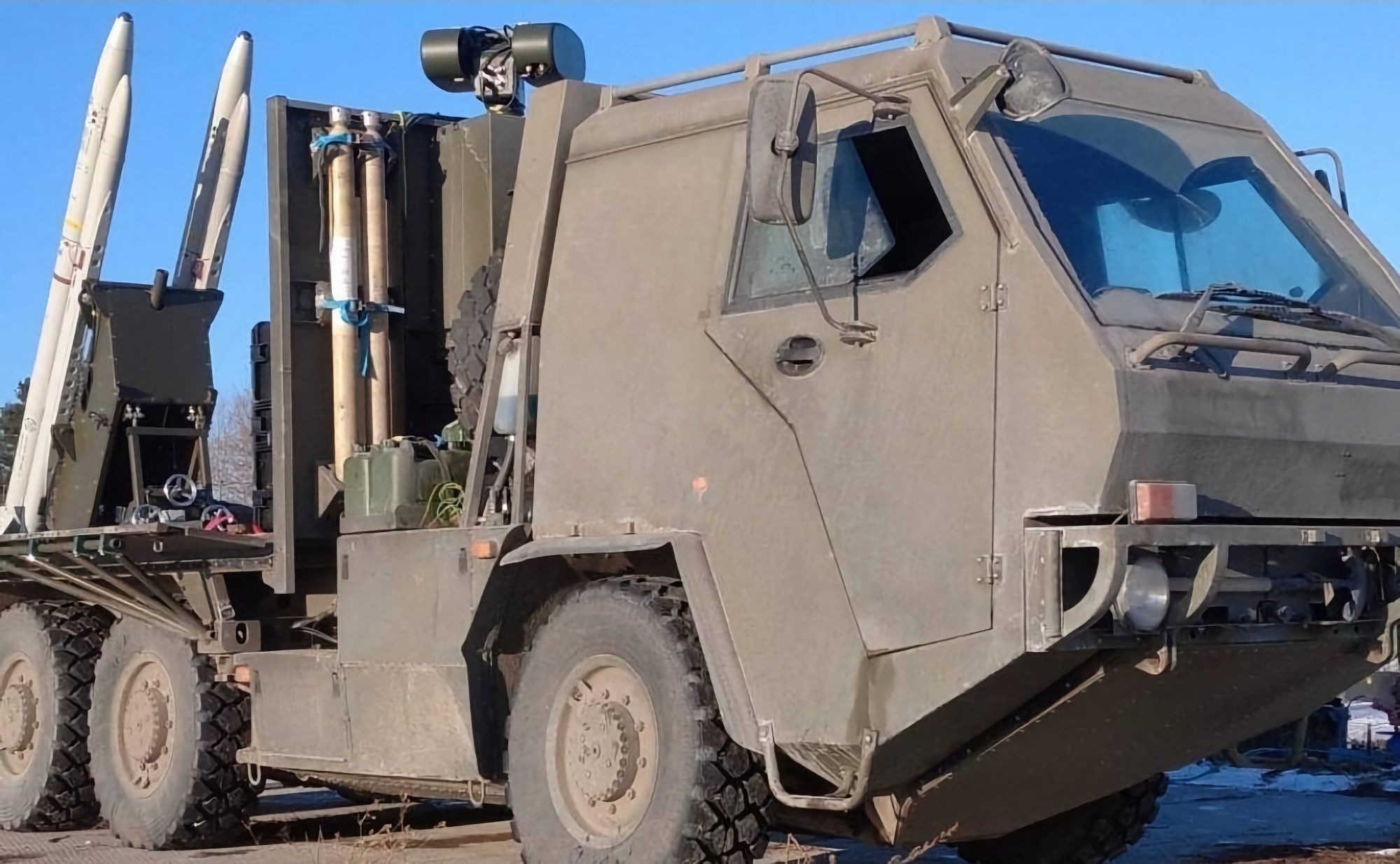 ASRAAM IR anti-aircraft missiles mounted on a Supacat HMT truck