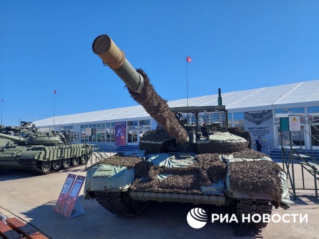 Russian tank with the Triton electronic protection complex against FPV drones (1)