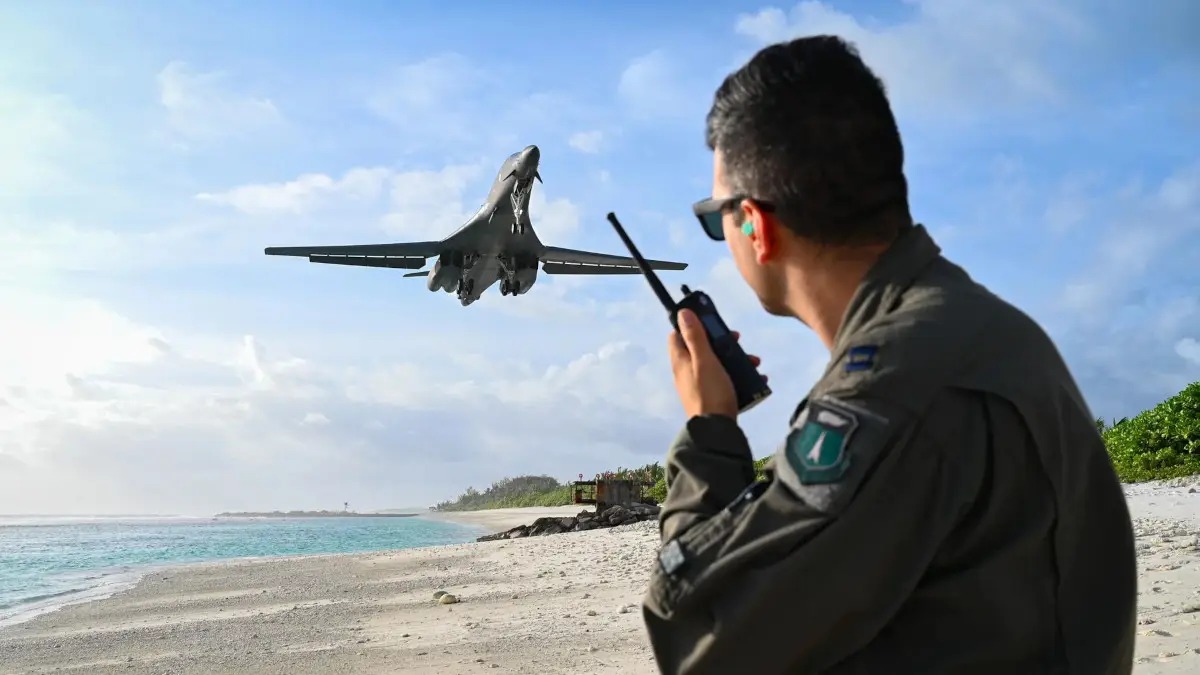 Hypersonic Missiles For U.S. BONE Bombers? USAF Adds 'Modular Pylon' To ...