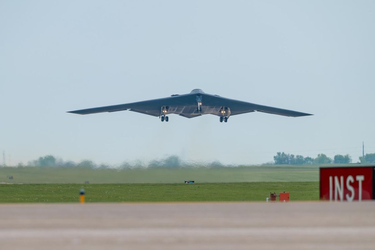 Big Display Of Stealth Power - US Air Force Flies 12 B-2 Bombers; Says ...
