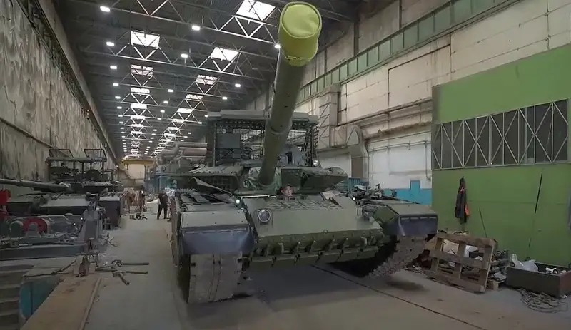 Immune To UAV Attacks - Russia Claims Its 'Heavy Duty' T-80BVM Tanks ...