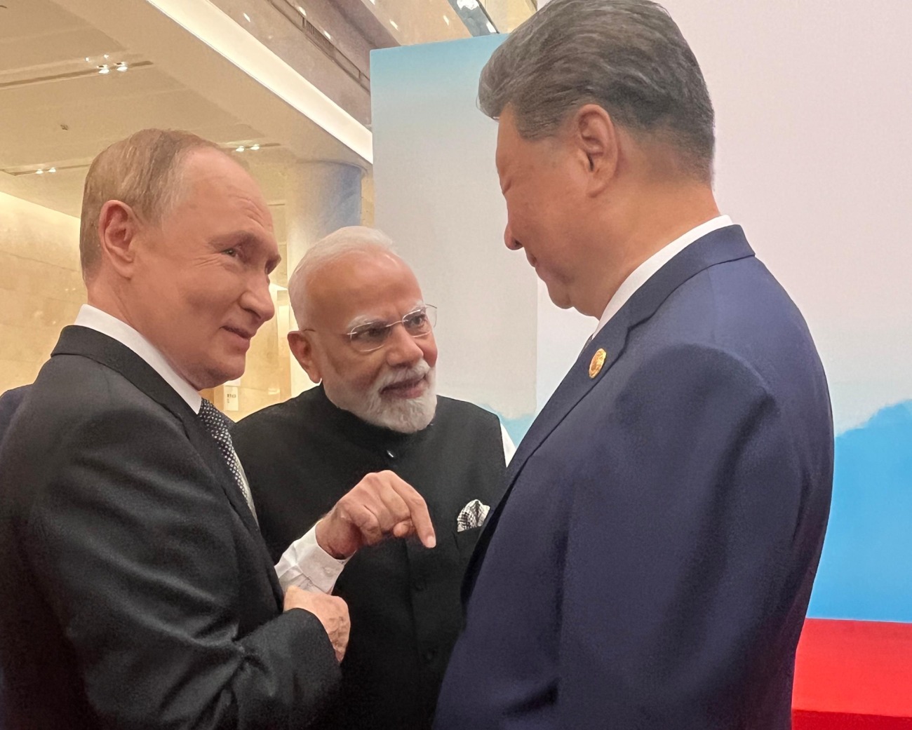 Modi Frame Modi, Xi Jinping & Putin In One Frame! A Pointed Message For ...